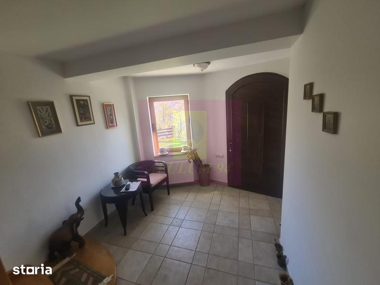 Casă cu 9 camere cu Teren 2066 Mp în Breaza