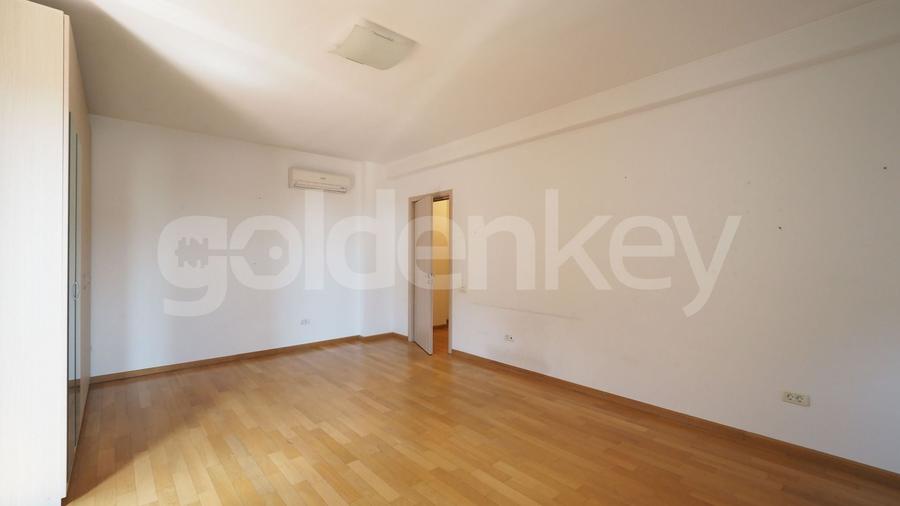 Penthouse cu 6 camere semidecomandat, mobilat în Șoseaua Nordului
