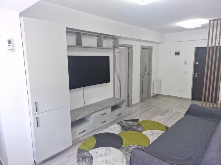 Apartament cu 2 camere semidecomandat în Valea Adâncă
