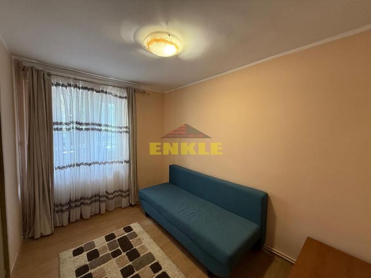 Apartament cu 3 camere semidecomandat în Central