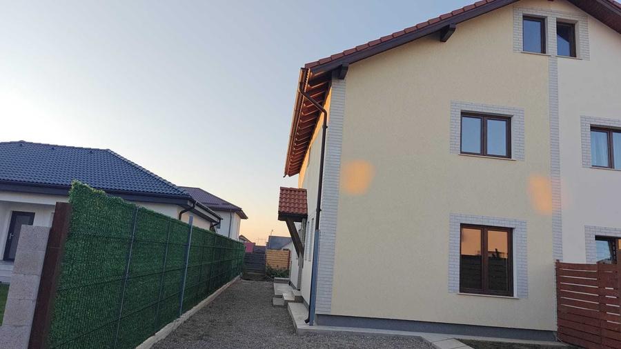 Casă cu 4 camere în Tărlungeni