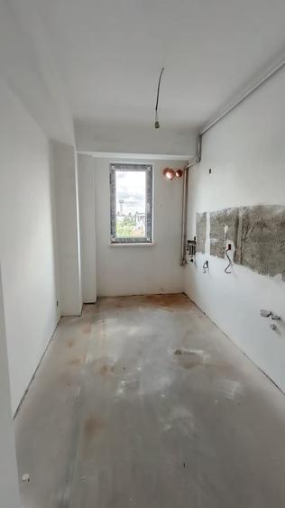 Apartament cu 3 camere semidecomandat în Antiaeriană