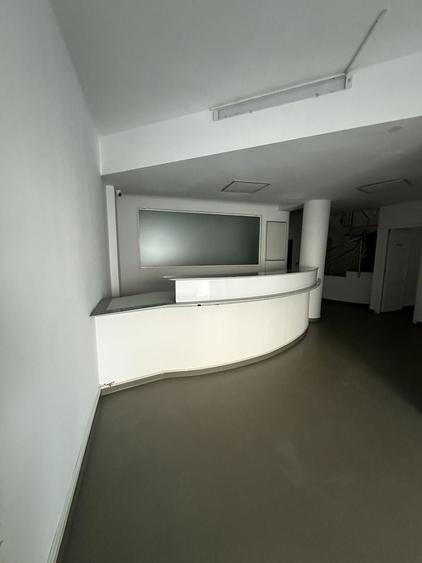 Casă individuală cu 12 camere cu Canalizare în Cotroceni