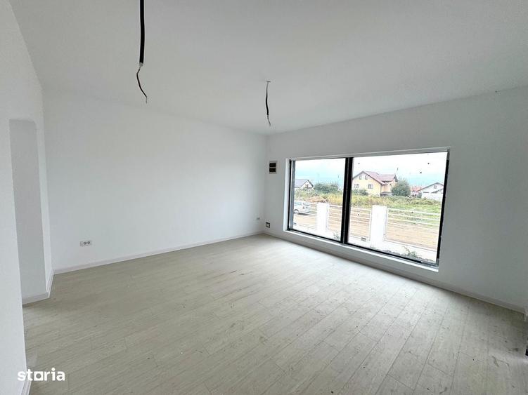 Casă cu 4 camere în Uricani