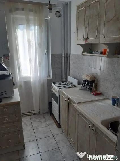 Apartament cu 4 camere semidecomandat în Micro 39