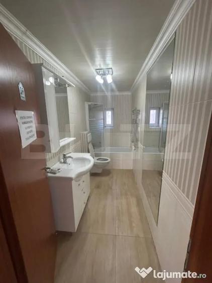 Apartament cu 5 camere semidecomandat în Dumbrăvița