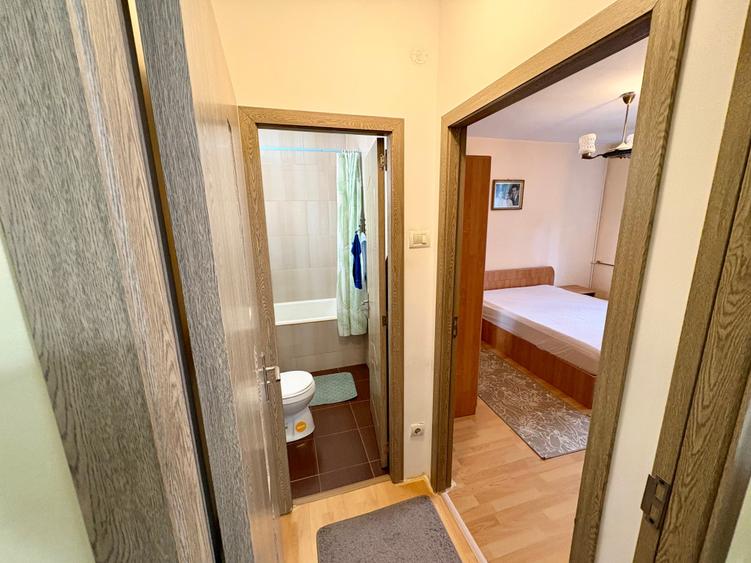 Apartament cu 3 camere semidecomandat în Drumul Taberei