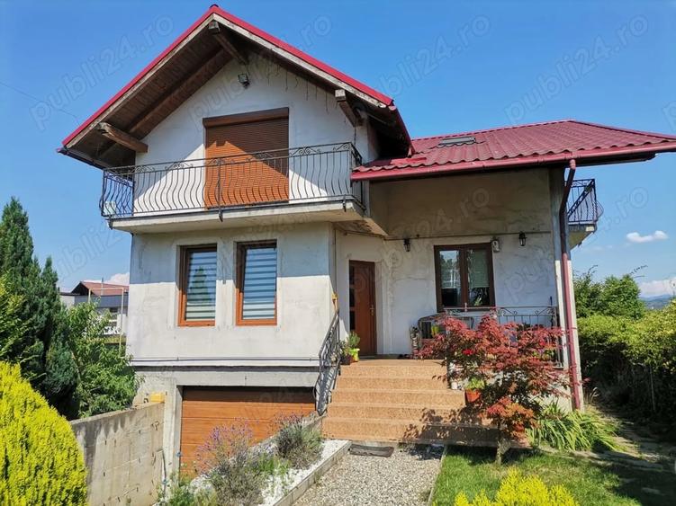 Casă cu 5 camere cu Teren 2272 Mp în Central