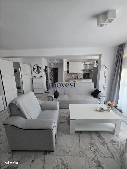 Apartament cu 3 camere semidecomandat în Micro 16