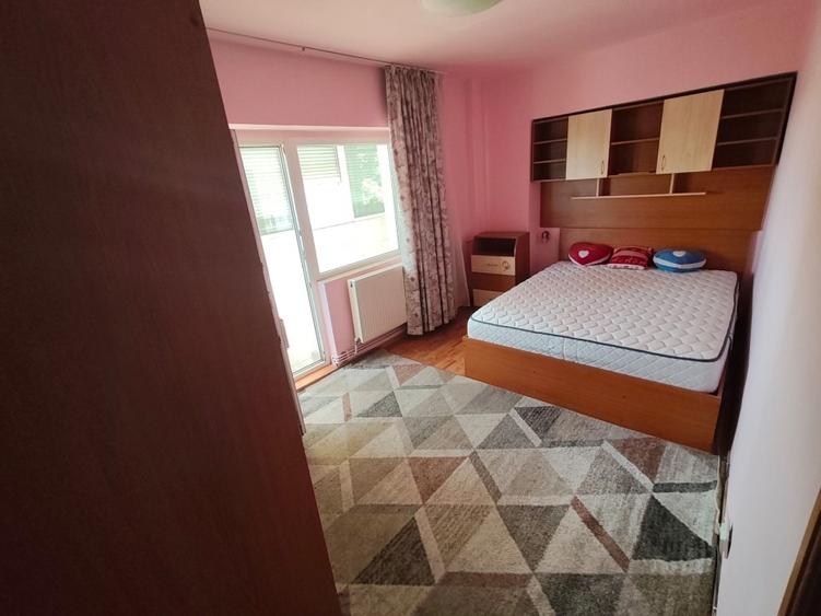 Apartament cu 3 camere decomandat, mobilat în Păcurari