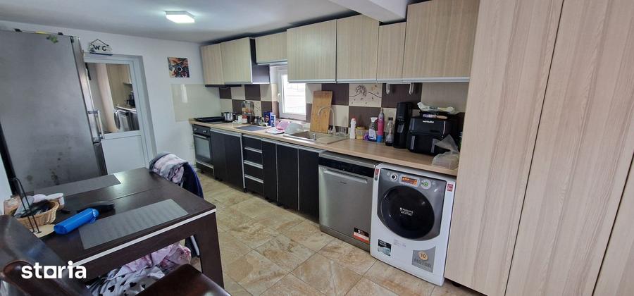 Casă cu 6 camere decomandat cu Teren 399 Mp în Central