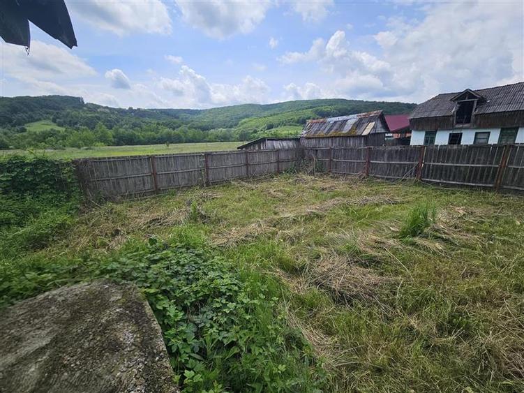 Casă cu 2 camere cu Teren 300 Mp în Luncani
