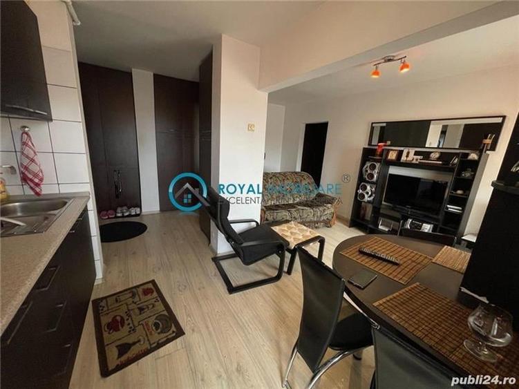 Apartament cu 3 camere decomandat în Malu Roșu