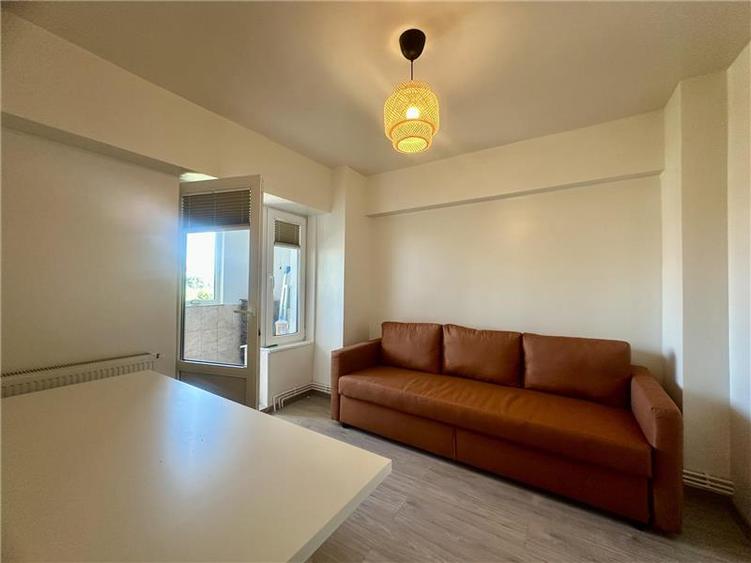 Apartament cu 3 camere decomandat în Aeroport