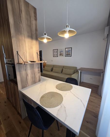 Apartament cu 2 camere semidecomandat, mobilat în 13 Septembrie