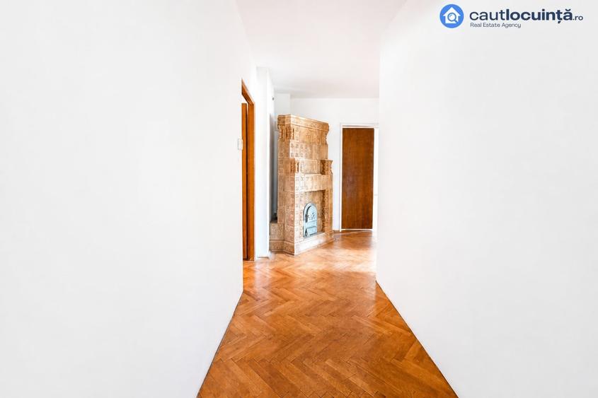 Casă cu 9 camere cu Teren 1500 Mp în Otopeni