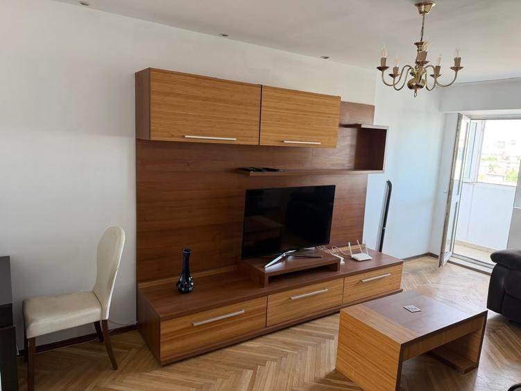 Apartament cu 3 camere decomandat în Dorobanți