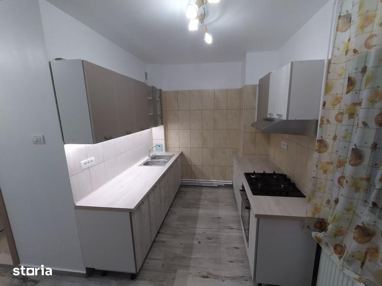 Apartament cu 2 camere semidecomandat în Tei