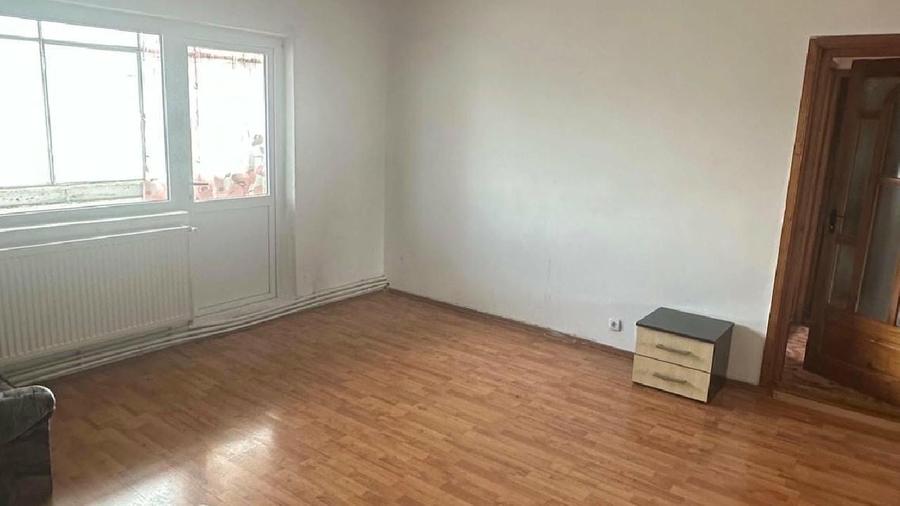Apartament cu 2 camere semidecomandat în Micro 5