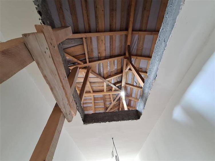 Casă individuală cu 4 camere cu Canalizare în 9 Mai