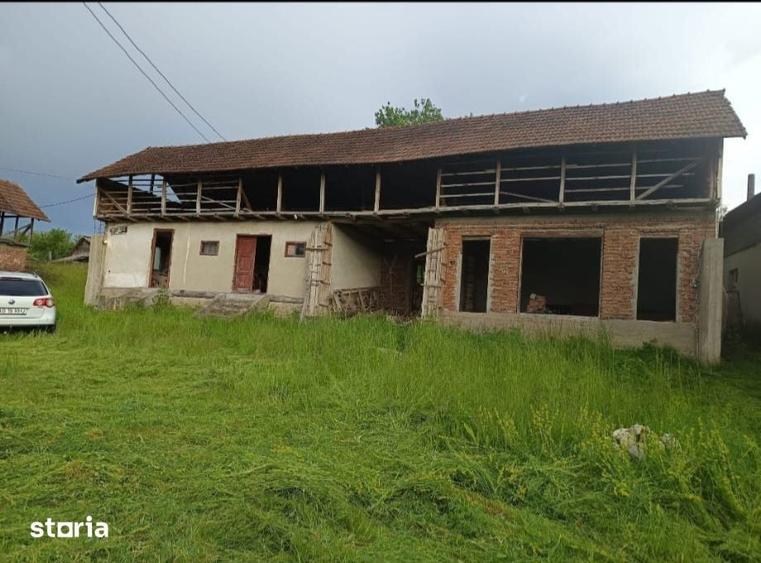 Casă cu 2 camere cu Teren 1000 Mp în Drăghici