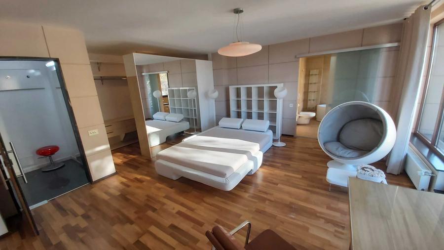 Apartament cu 3 camere în Plopilor