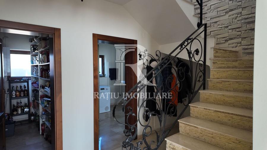 Casă individuală cu 4 camere cu Canalizare în Sântandrei