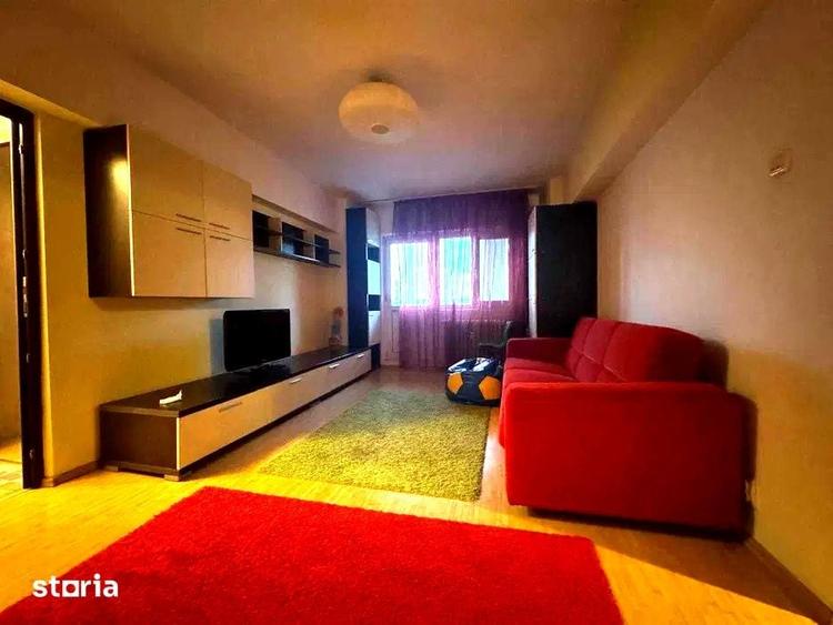 Apartament cu 3 camere semidecomandat în Tineretului