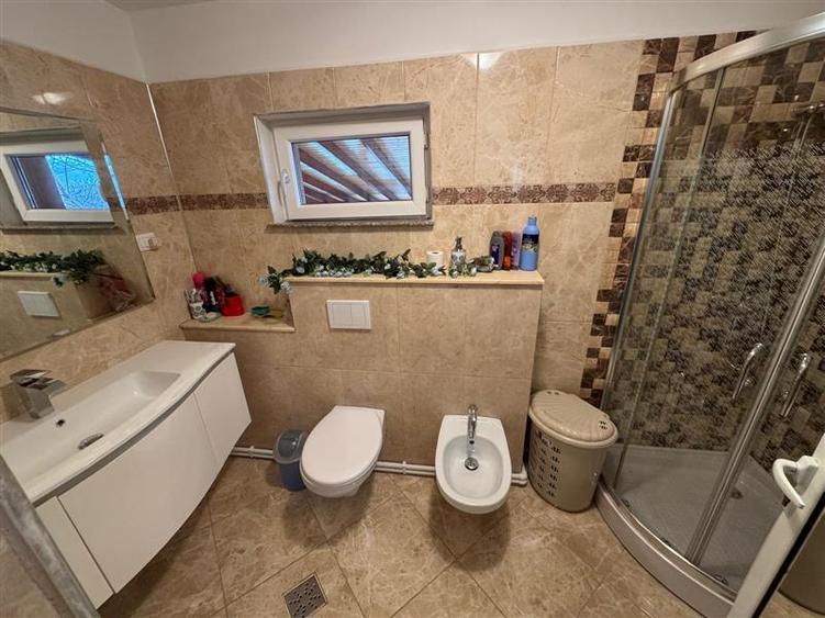 Casă cu 3 camere cu Teren 496 Mp în Tomești