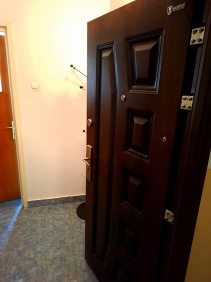 Apartament cu 2 camere semidecomandat în Craiovei