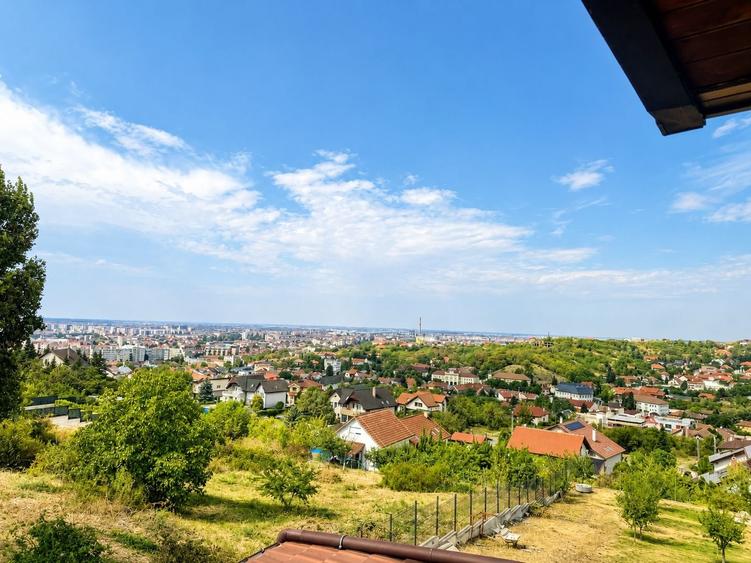 Casă individuală cu 6 camere cu Canalizare în Dealuri Oradea
