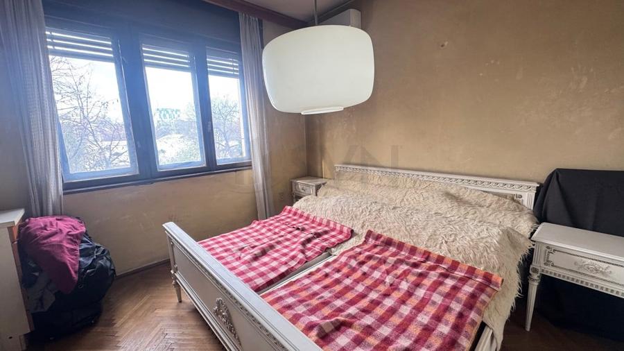 Apartament cu 3 camere decomandat în Calea Victoriei