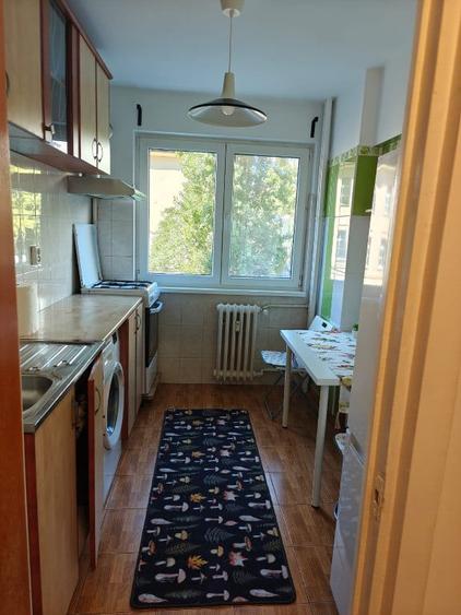 Apartament cu 2 camere semidecomandat în Jiului