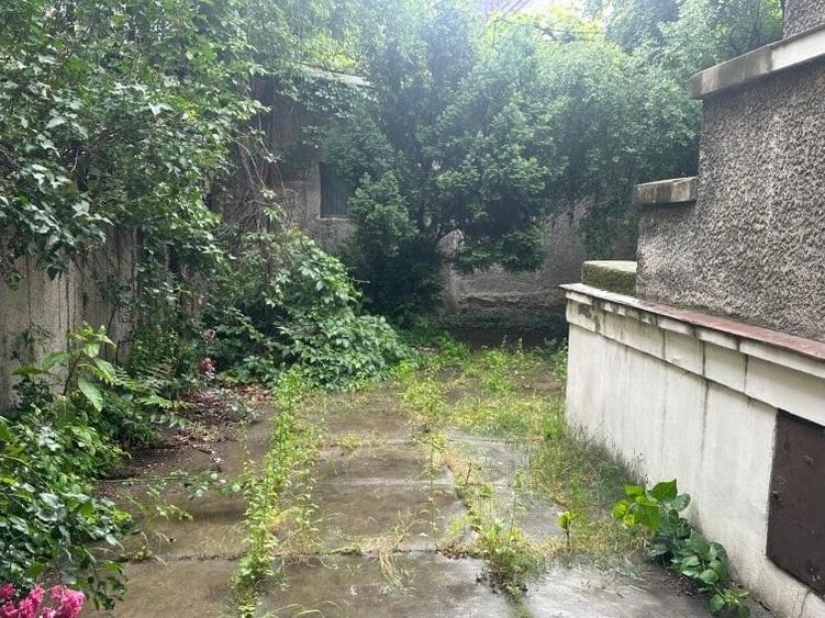 Casă cu 7 camere cu Garaj în Dorobanți