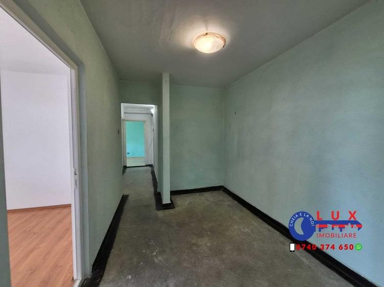 Apartament cu 3 camere decomandat în Babadag