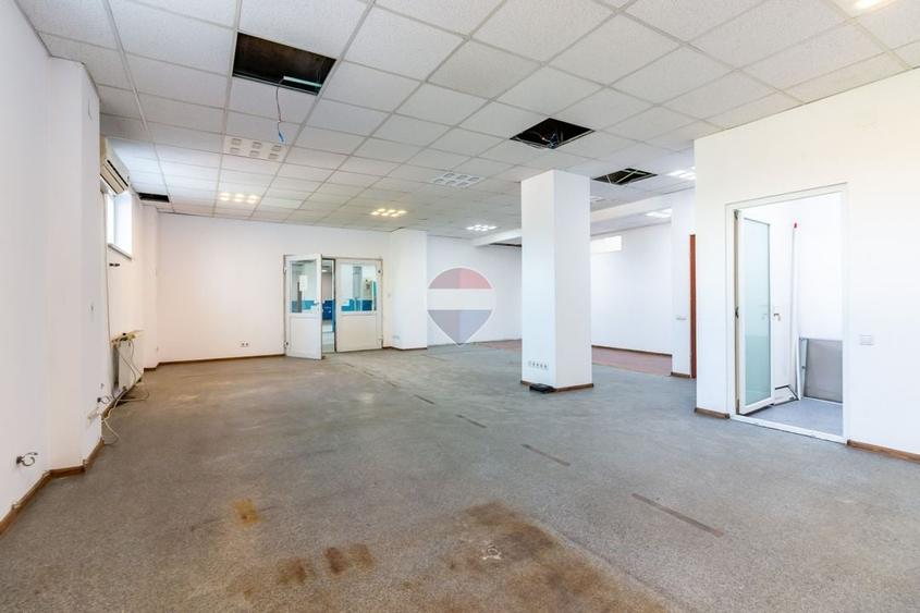 Spațiu industrial, de 1,550 mp, în Glina