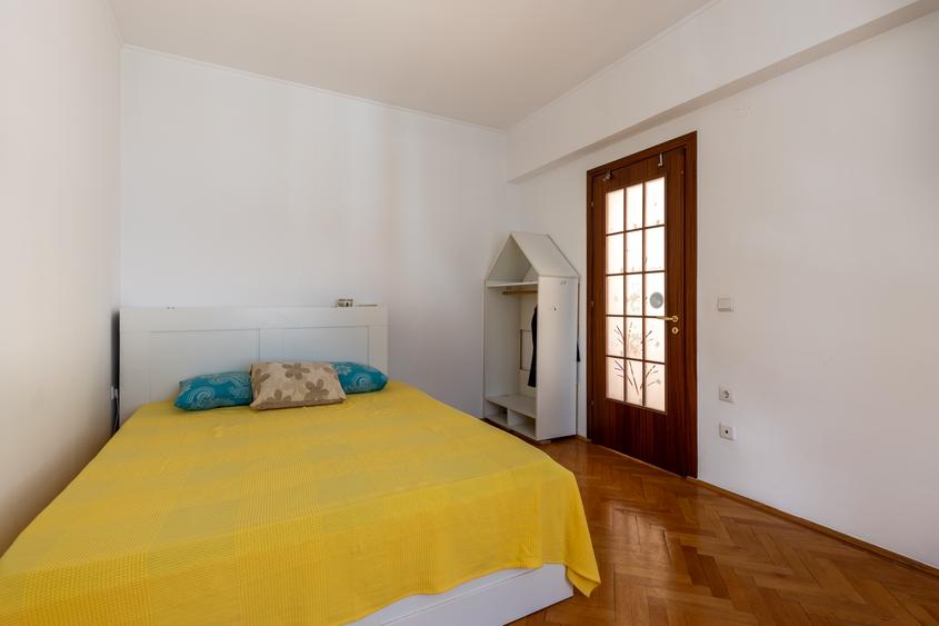 Apartament cu 2 camere semidecomandat, mobilat în Clucerului