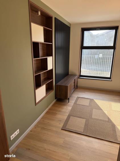 Casă cu 7 camere semidecomandat cu Teren 450 Mp în Central