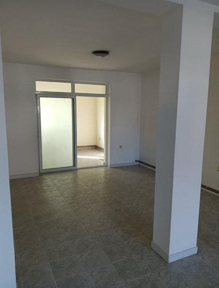 Casă cu 4 camere cu Teren 990 Mp în Central