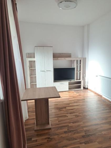Casă cu 4 camere cu Teren 500 Mp în Central