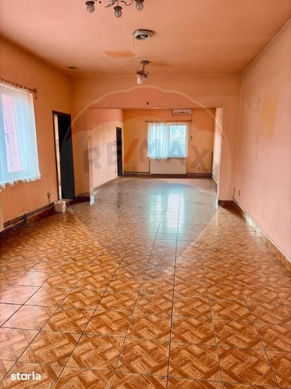 Casă cu 4 camere cu Teren 292 Mp în Central
