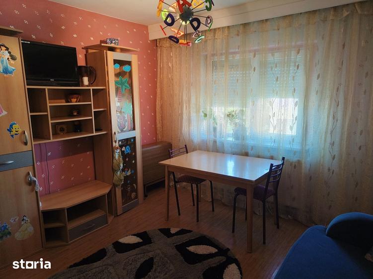 Apartament cu 3 camere decomandat în 1 Mai