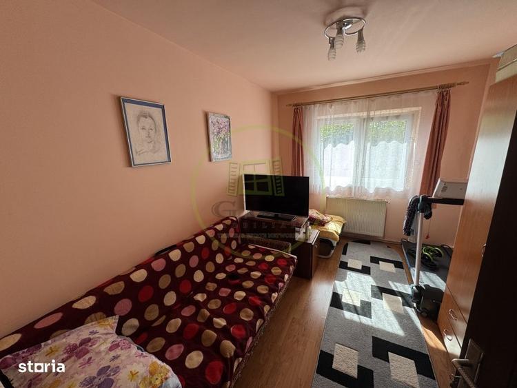 Apartament cu 4 camere, mobilat în Tractorul
