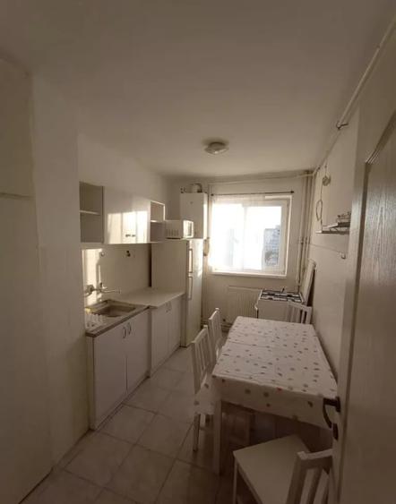 Apartament cu 3 camere decomandat, mobilat în Tomis Nord