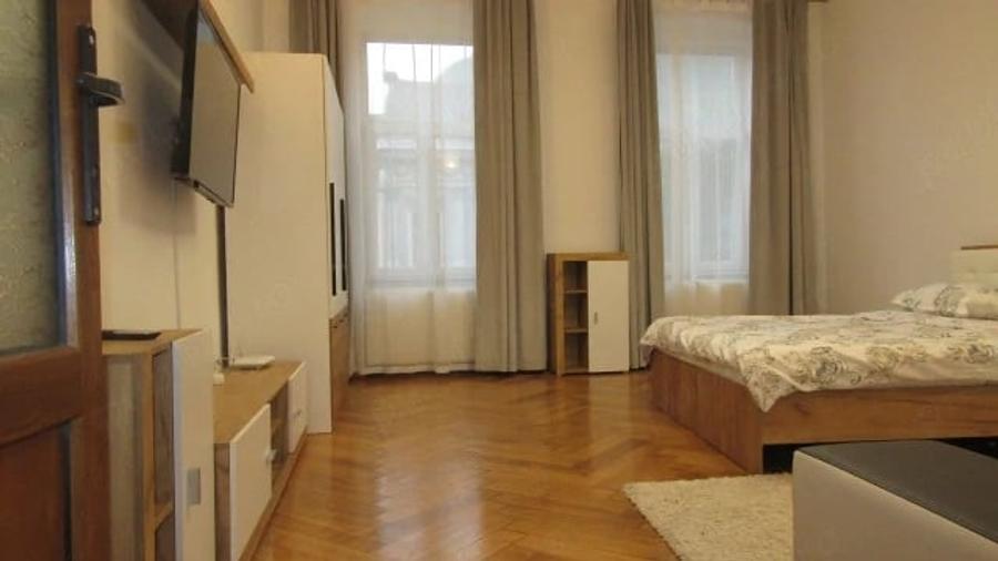 Apartament cu 2 camere semidecomandat în Centrul Istoric