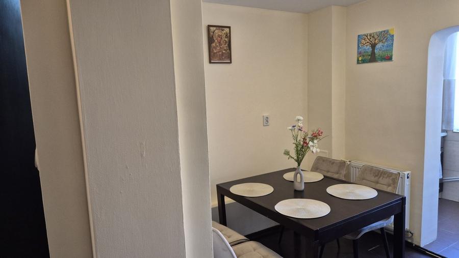 Apartament cu 3 camere decomandat în Nufărul