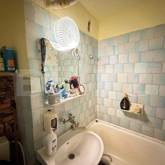 Apartament cu 2 camere semidecomandat, mobilat în Valea Rosie