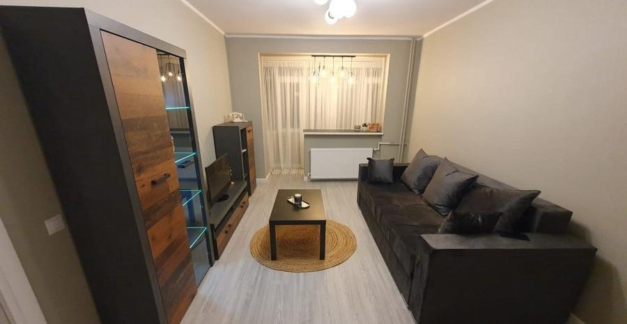 Apartament cu 3 camere decomandat în Tineretului