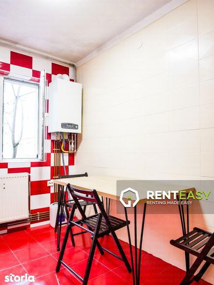 Apartament cu 3 camere semidecomandat în Podu Roș