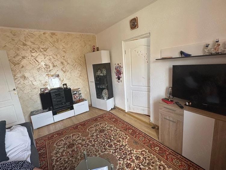 Apartament cu 3 camere semidecomandat în Hipodrom 2